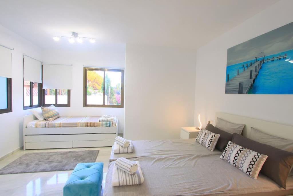 1080 - Golden Jacuzzi Marbella
