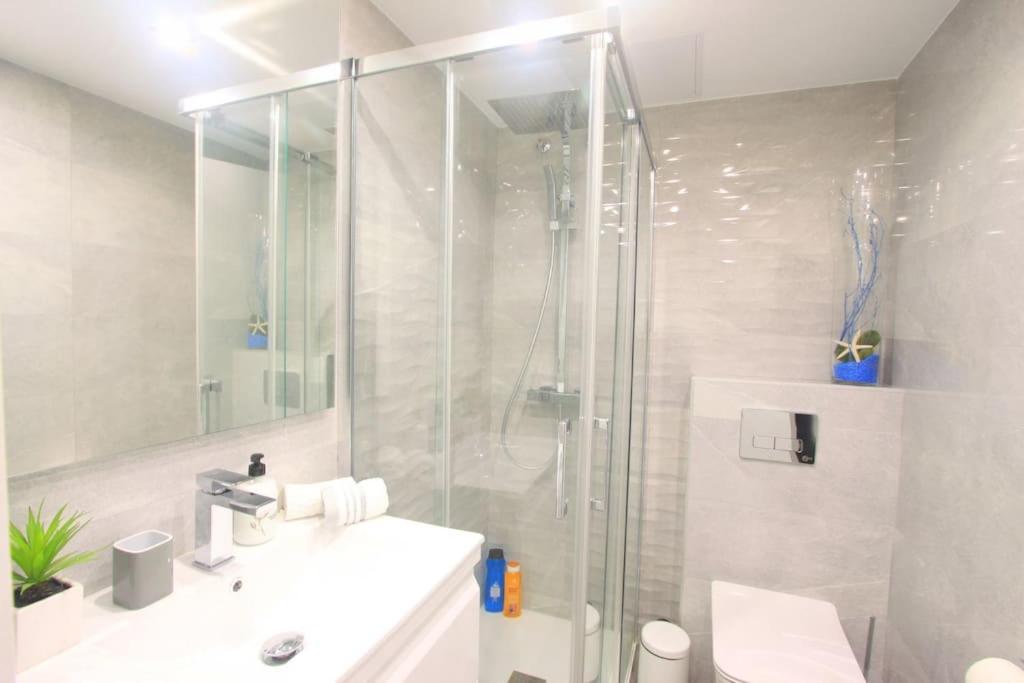 1080 - Golden Jacuzzi *