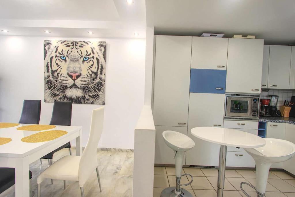 1080 - Golden Jacuzzi Marbella