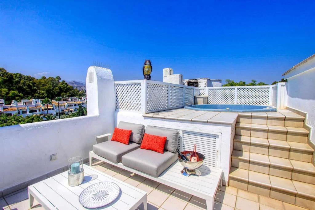 1080 - Golden Jacuzzi * Marbella